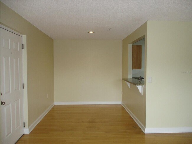 Foto del edificio - 2065 Dixie Belle Dr