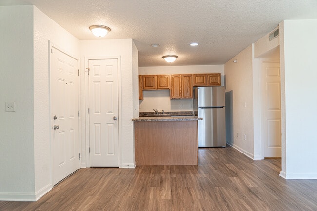 The Manchester - Kitchen - Town & Country Apartments