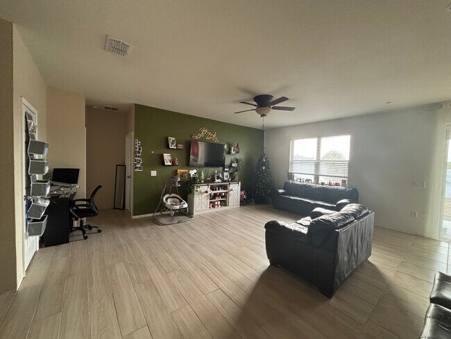 Building Photo - 687 Petal Mist Ln