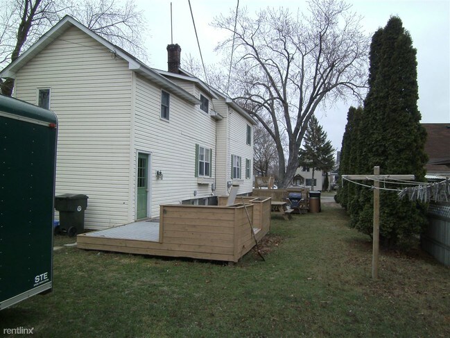 Building Photo - 305 N 13th St