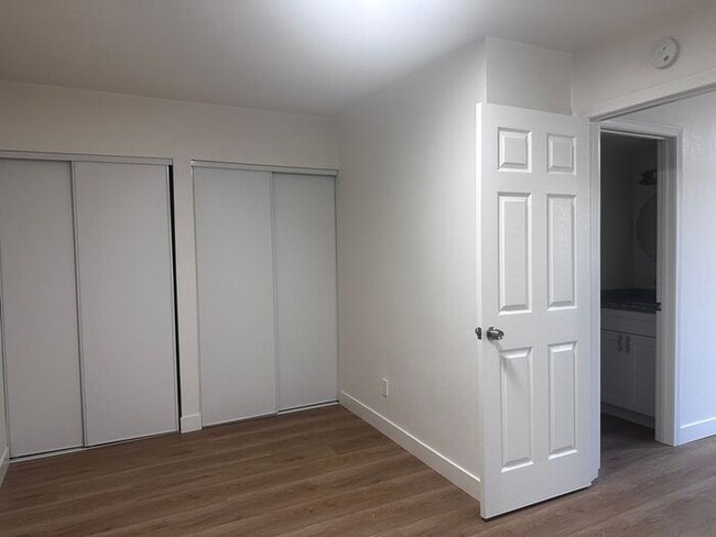 Building Photo - Situated in the Community of Newhall