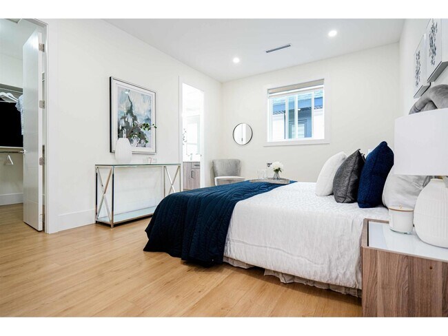 Photo du bâtiment - Main House-14742 62A AVENUE