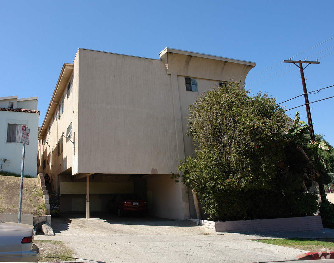 Building Photo - 4200 Oakwood Ave