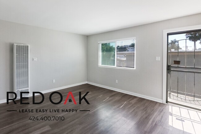 Foto del edificio - Sunny And Spacious Two Bedroom With, Stain...