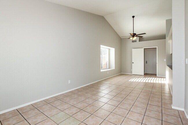 Foto del edificio - 5215 W Diana Ave