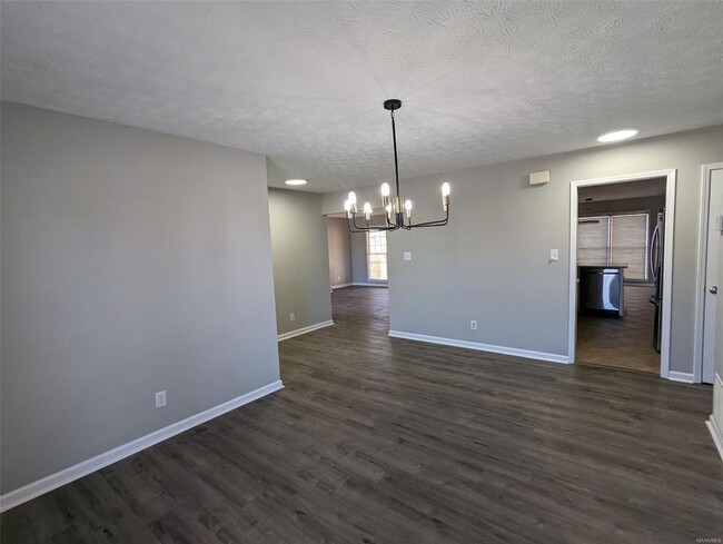 Foto del edificio - 2716 Mill Ridge Dr