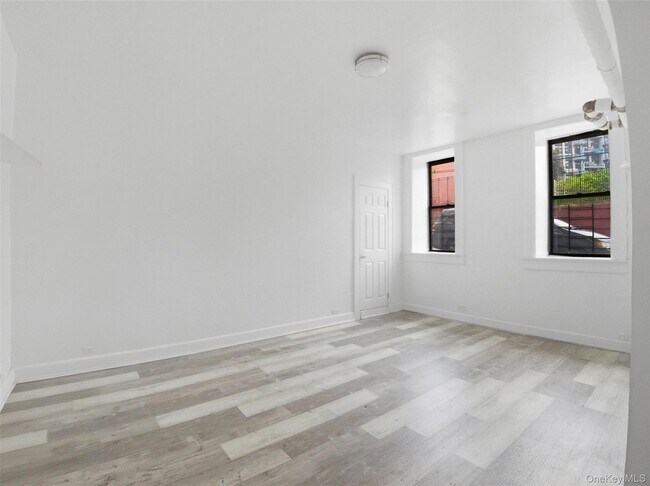 Foto del edificio - 762 Brady Ave
