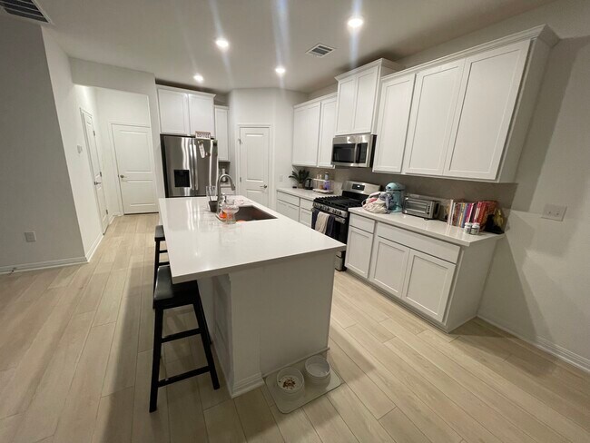 Foto del edificio - 5916 Jennifer Pasture Path