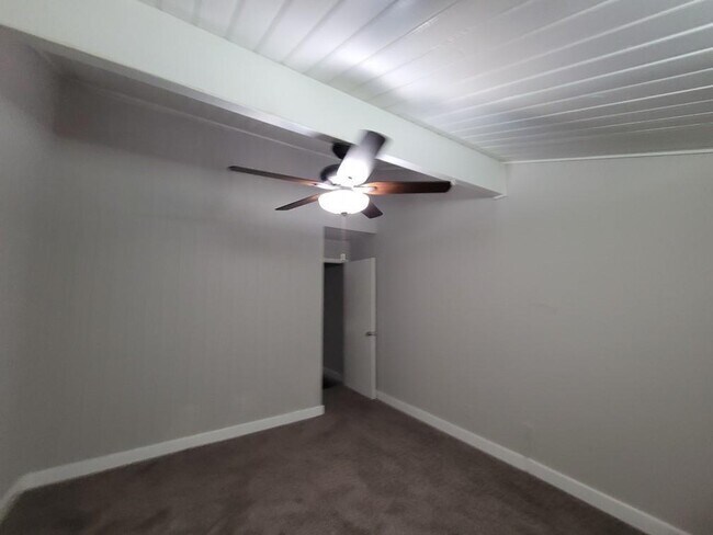 Foto del edificio - 28 Lakeway St