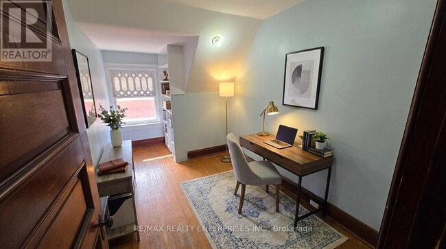 Photo du bâtiment - 142 Emerald St S