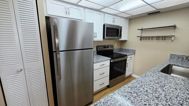 Building Photo - Annual Updated 1BR/1BA Condo – New Interior Finishes, Located on the 2nd Floor