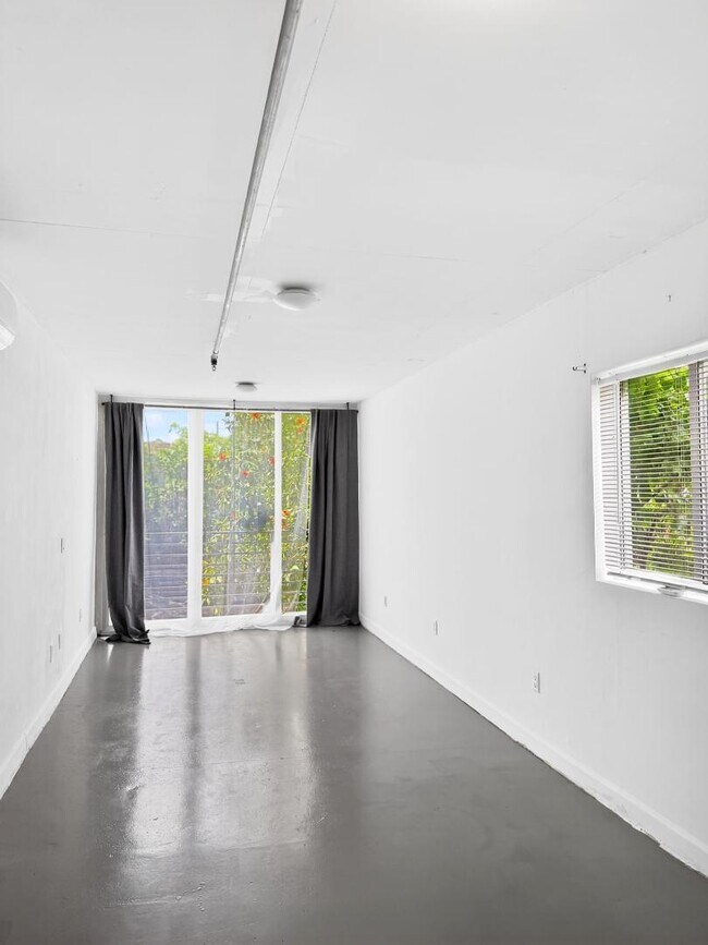 Foto del edificio - 444-542 SW 3rd Street - 542 SW 3rd St, A3