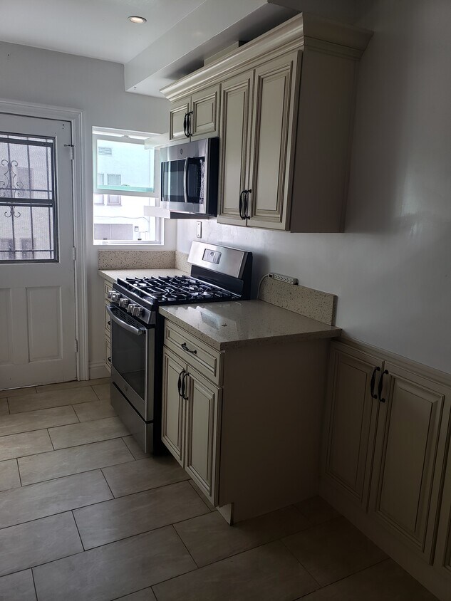 Primary Photo - 1316 N Laurel Ave