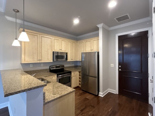 Building Photo - 230 S Tryon St