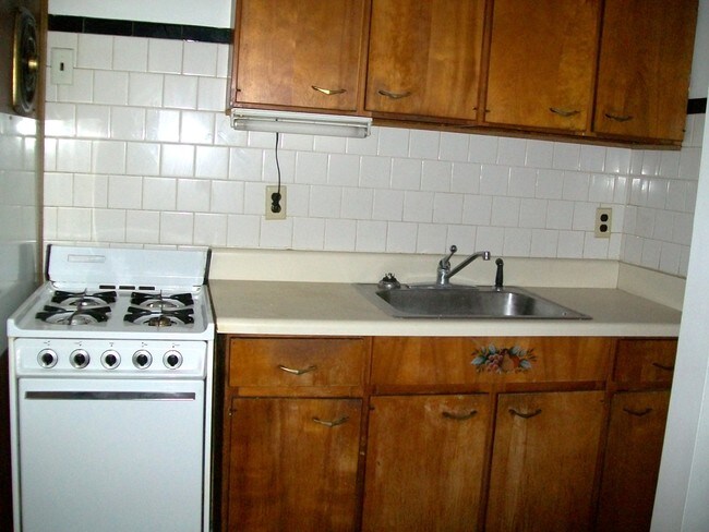 Building Photo - 4027 MacArthur Ave