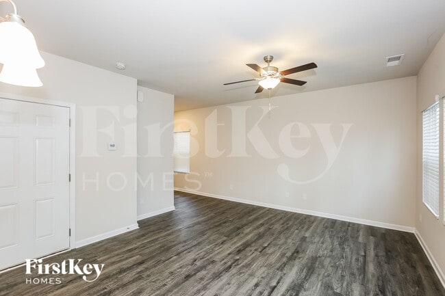 Building Photo - 3244 Newell Vlg Dr