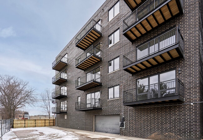 Building Photo - 503 E Pershing Rd
