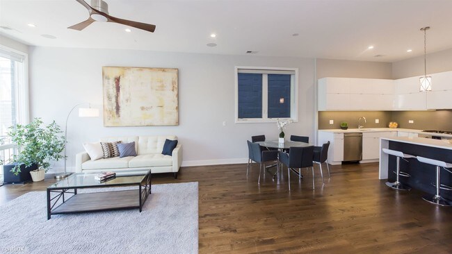 Building Photo - 2 br, 2 bath  - 2335 W Chicago Ave Unit 3R
