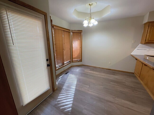 Building Photo - LEASING