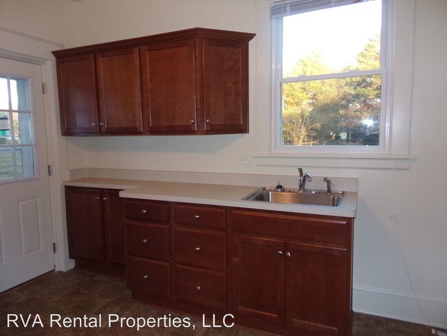 Foto del edificio - 2322 Harvie Rd