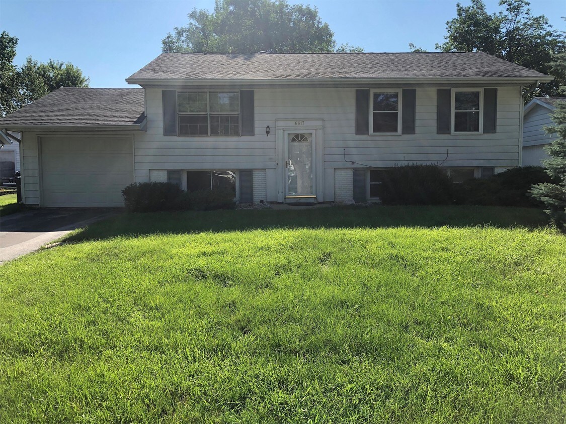 Primary Photo - 6617 Kelburn Ln NE