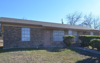Building Photo - 708 Hackberry St