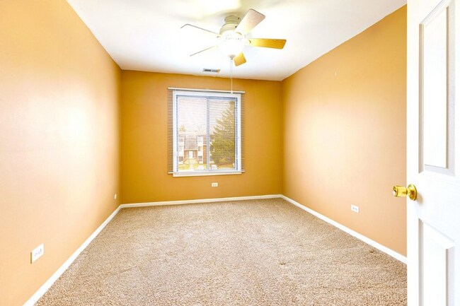 Building Photo - 219 W Ct of Shorewood