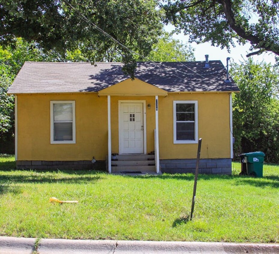 Primary Photo - 2 Bedroom/1 Bedroom Home