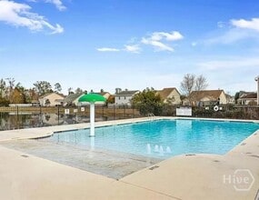 Building Photo - 290 Willow Oak Dr