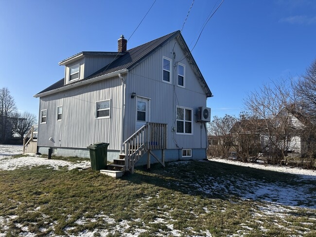 Building Photo - 981 Callbeck St