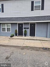 Building Photo - 215 S Pavilion Ave
