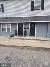 Building Photo - 215 S Pavilion Ave