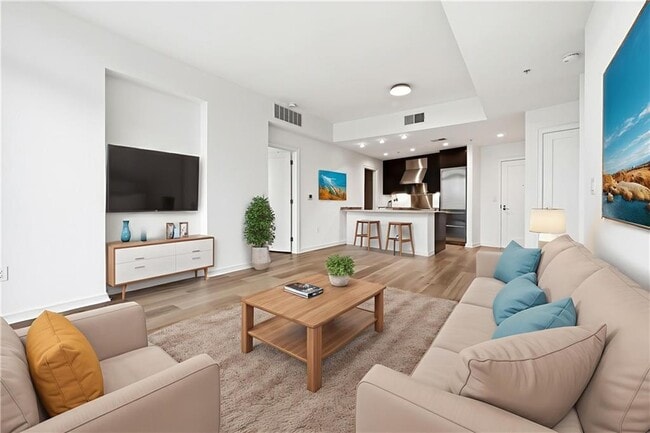 Building Photo - 3325 Piedmont Rd NE