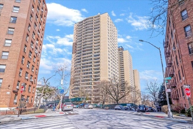 Building Photo - 102-10 66th Rd