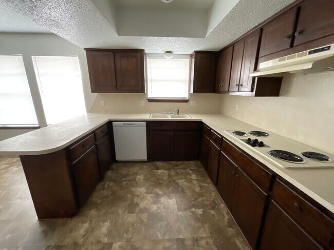 Foto del edificio - 3 bed, 2 bath, 2 car garage