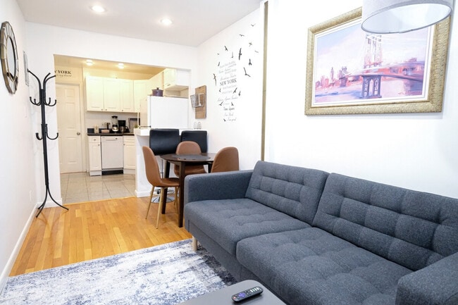 Foto del edificio - 305 E 104th St