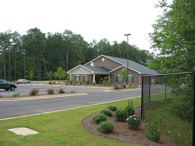 Building Photo - Pine Ridge Apartments