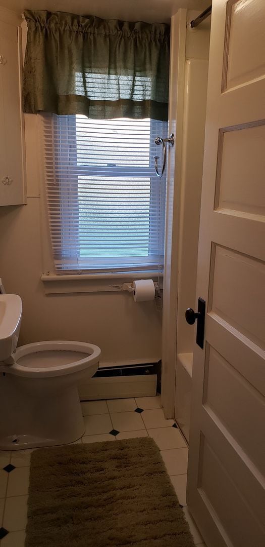 Building Photo - 1 Bedroom Cottage Available July 20th