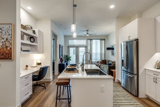 Building Photo - Lenox Heights