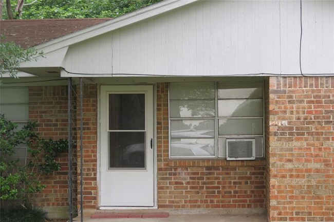 Building Photo - 340 West Dr