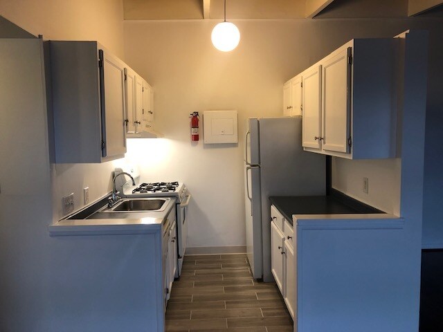 Kitchen - 1702 Hannon St