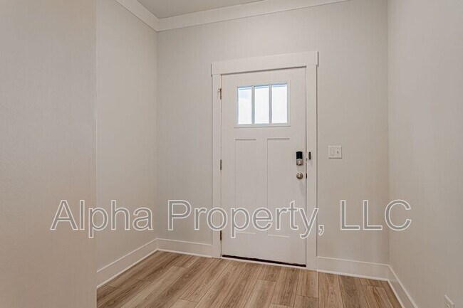 Building Photo - 30 Mardale Ln