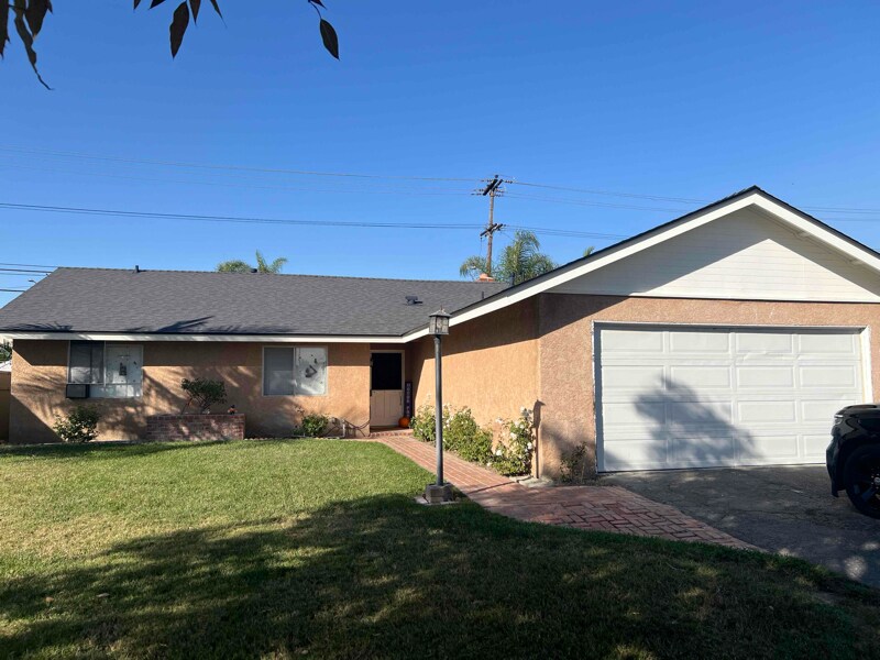Foto principal - 8841 Albatross Dr