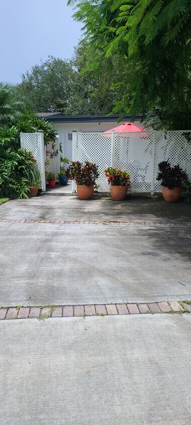 2 car parking driveway - 9860 SW 140th St