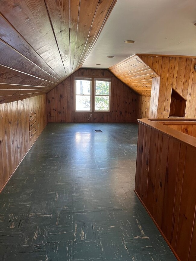 Building Photo - 868 20th Ave SE