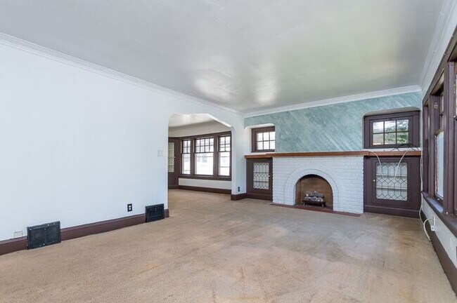Building Photo - Charming 3BD UP in Lakewood!