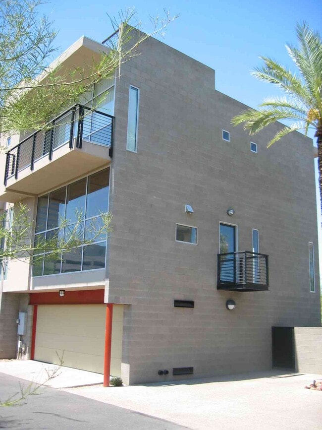 Building Photo - 215 E Catalina Dr