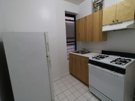 Primary Photo - 210 Amsterdam Ave