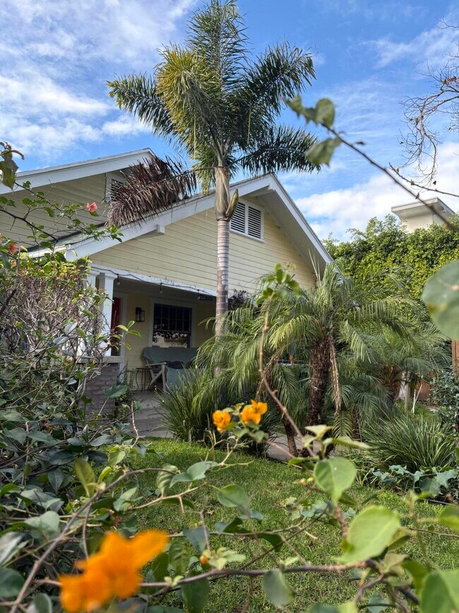 Foto del edificio - 839 N Orange Dr