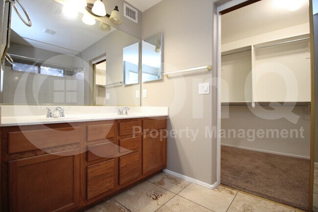 Foto del edificio - 1837 E Oakland St